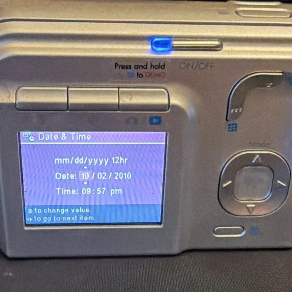 HP PhotoSmart M425 5.0MP Silver Compact Digital Camera 3x Optical Zoom